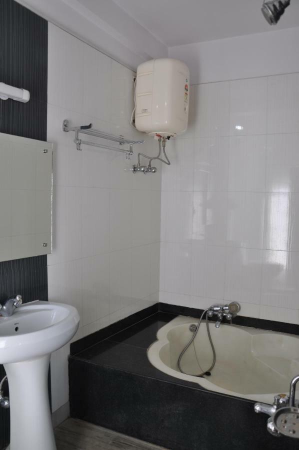 Hotel Simla Siliguri Bagian luar foto